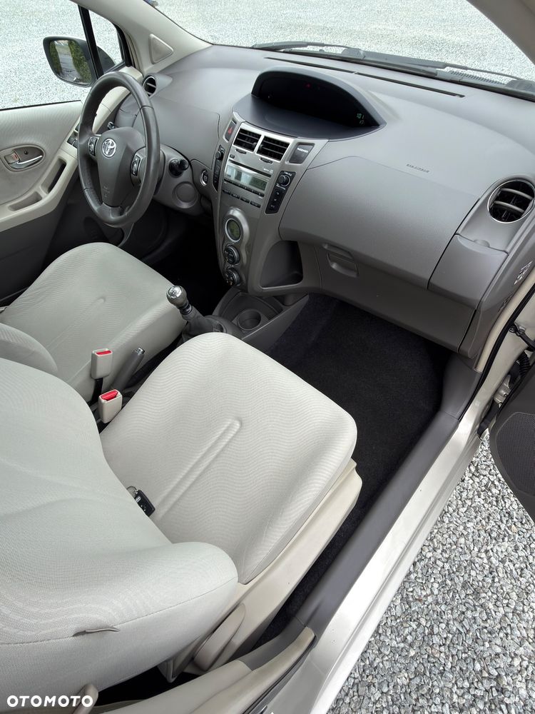 Toyota Yaris 1.33 Prestige - 18