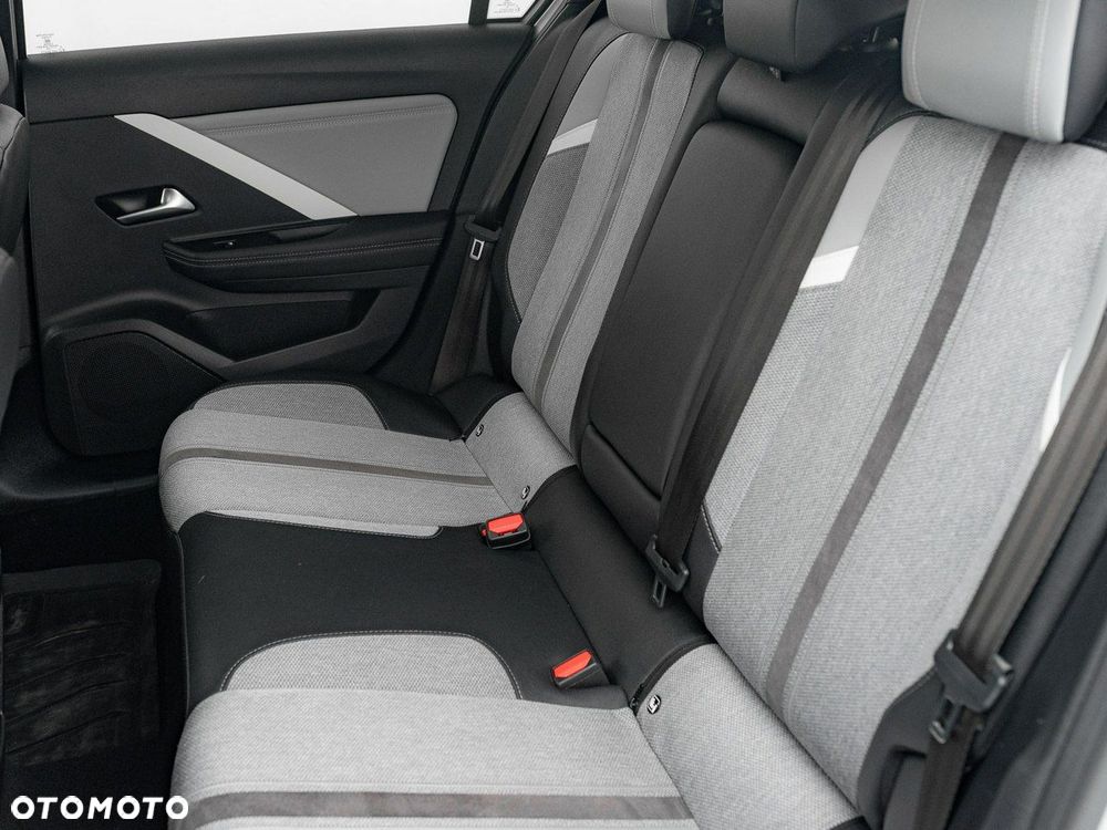 Opel Astra 1.2 T Elegance S&S - 25