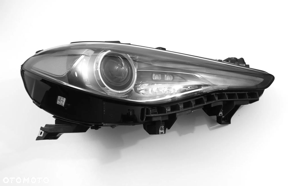 ALFA ROMEO GIULIA reflektor Bi XENON skrętny D3S 35W LED 12 PIN OE - 7