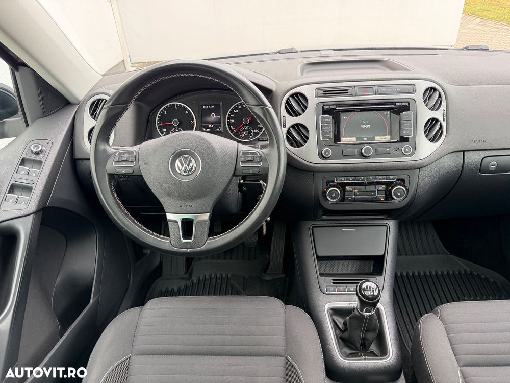 Volkswagen Tiguan 2.0 TDI DPF 4Motion BlueMotion Technology Lounge Sport & Style - 12