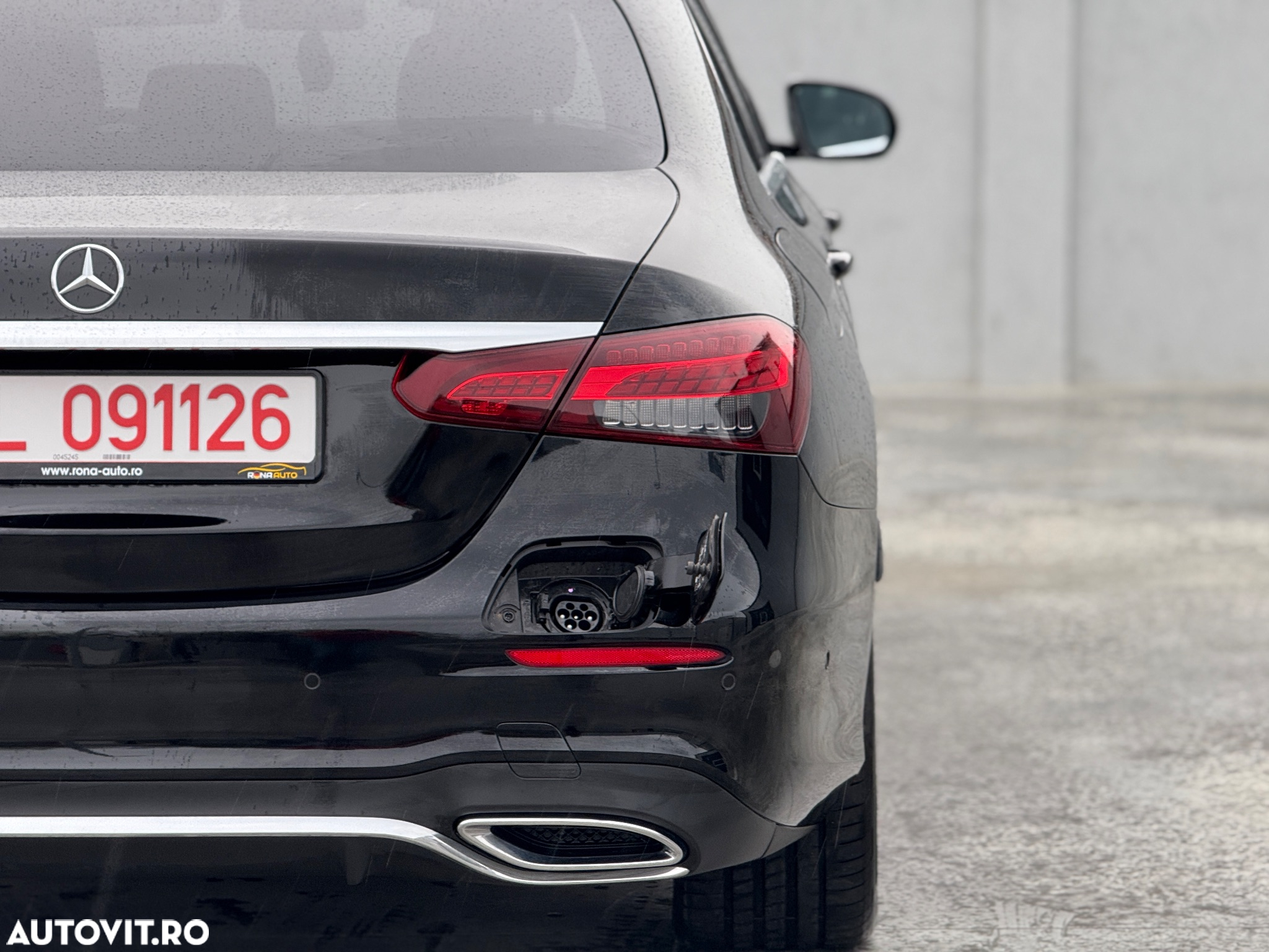 Mercedes-Benz E 300 4Matic 9G-TRONIC AMG Line - 11
