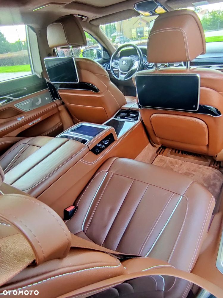 BMW Seria 7 750Li xDrive - 10