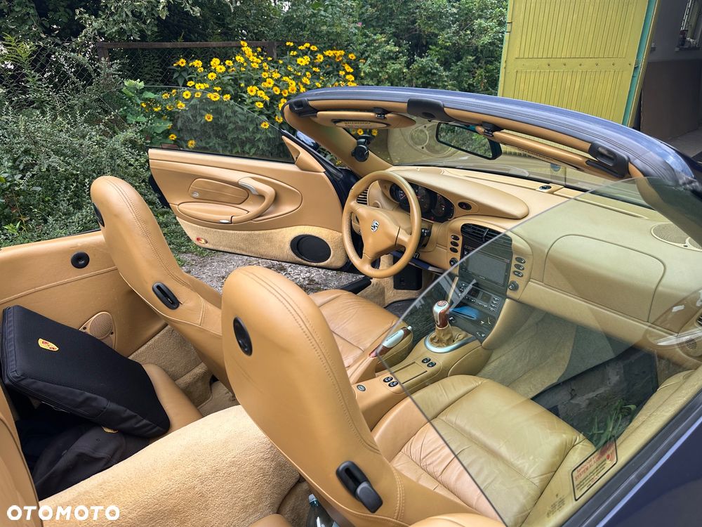 Porsche 911 Carrera 4 - 14