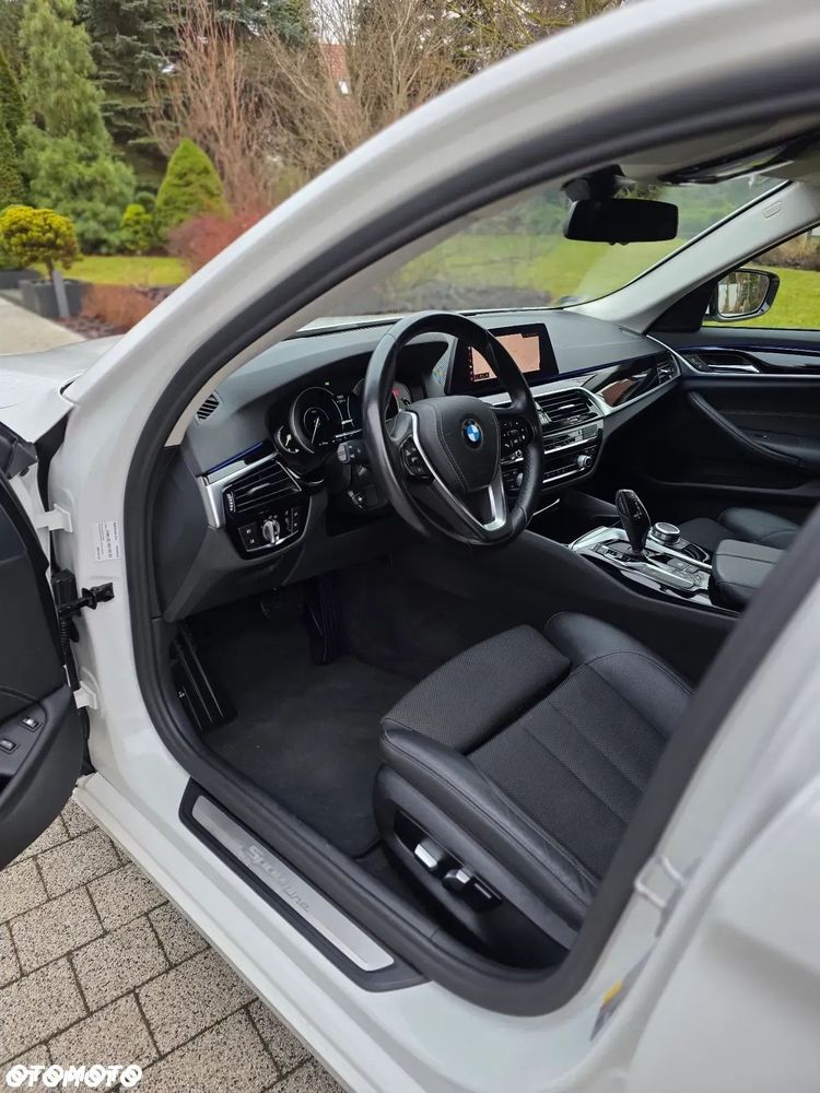 BMW Seria 5 530e iPerformance xDrive Sport Line sport - 19