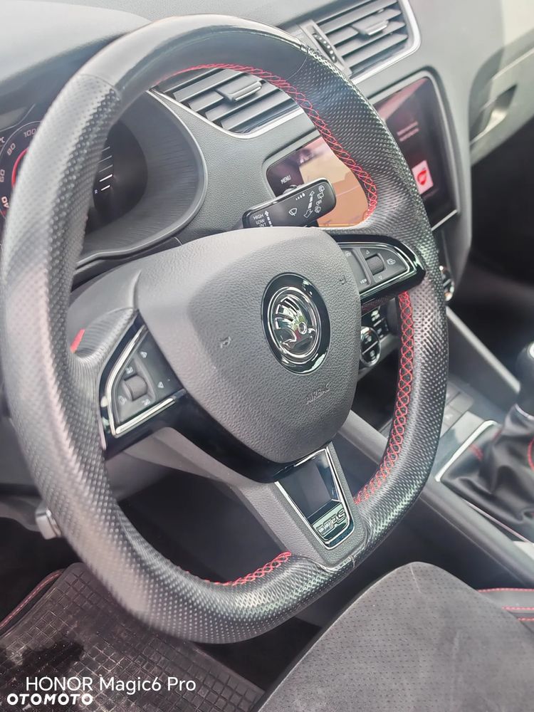 Skoda Octavia 2.0 TSI RS - 9