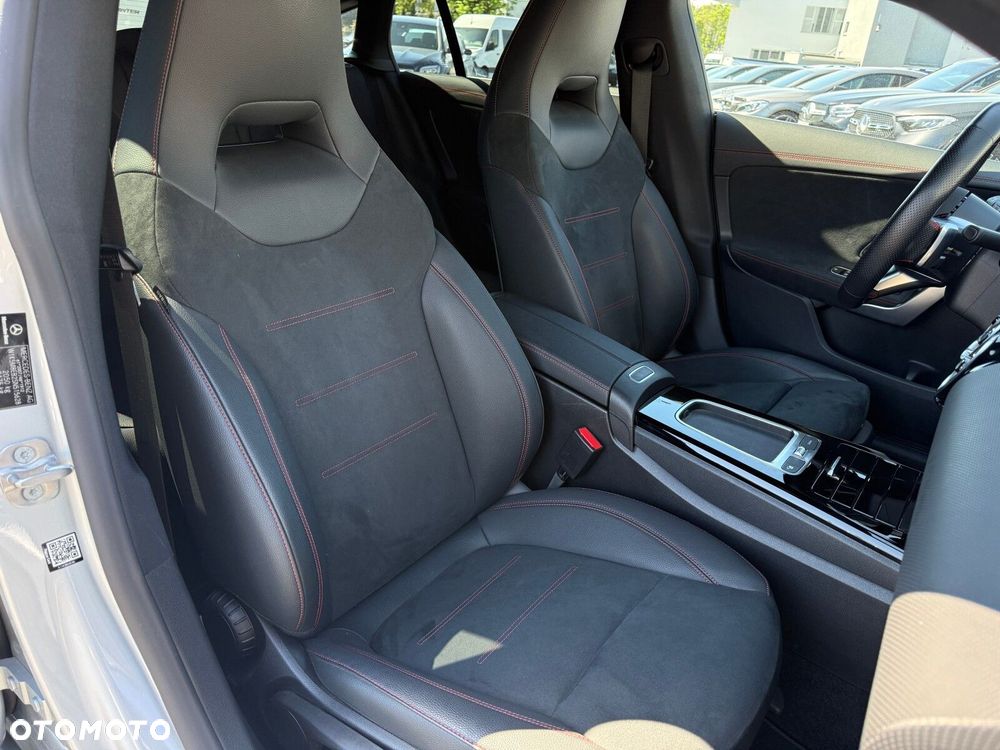 Mercedes-Benz CLA 180 AMG Line 7G-DCT - 25
