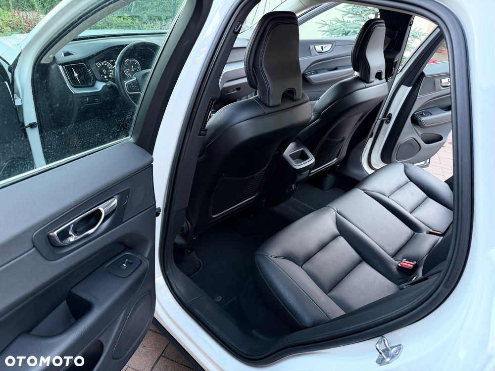 Volvo XC 60 B5 D AWD Geartronic Momentum Pro - 31