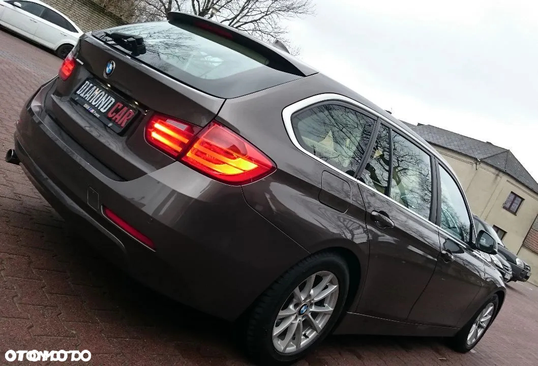 BMW Seria 3 320d DPF Touring Efficient Dynamics Edition - 8