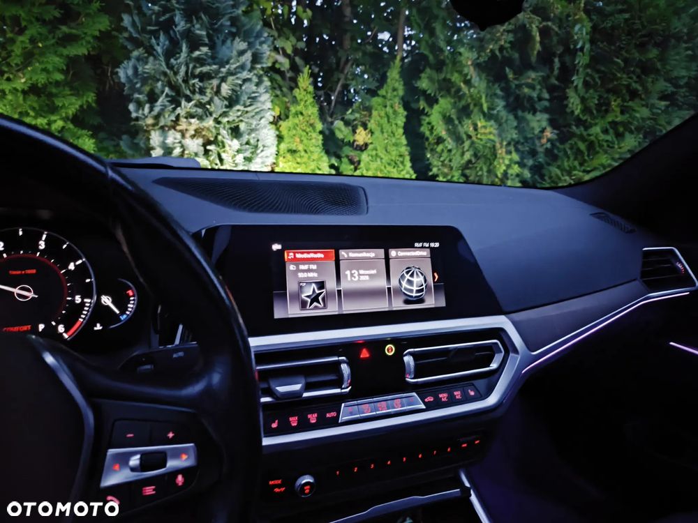 BMW Seria 3 318d Edition Luxury Line Purity - 27
