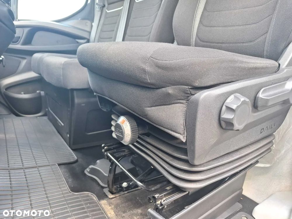 Iveco Daily 35S18 | L4H2 | Silnik 3.0 | Automat | Hak | FULL LED | Kamera cofania | - 23