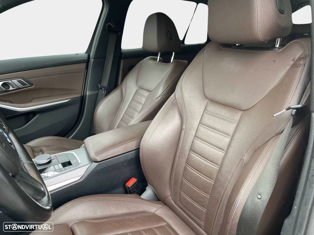 BMW 330 e Pack 50 anos M Auto - 28