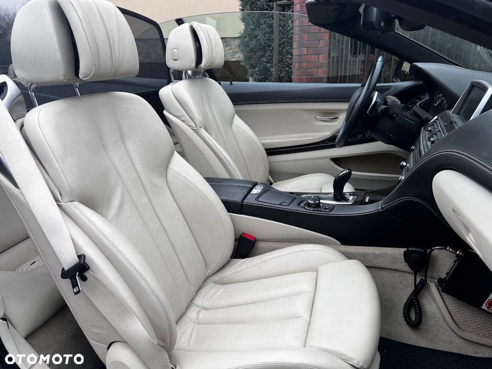 BMW Seria 6 650i - 12