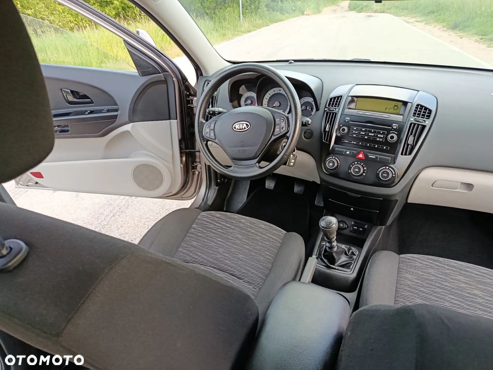 Kia Ceed 1.4 CVVT LX Basis - 38