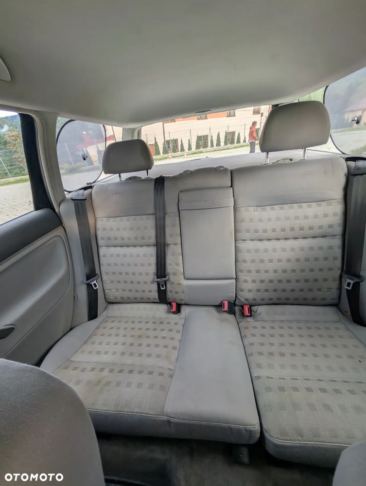 Volkswagen Passat - 13