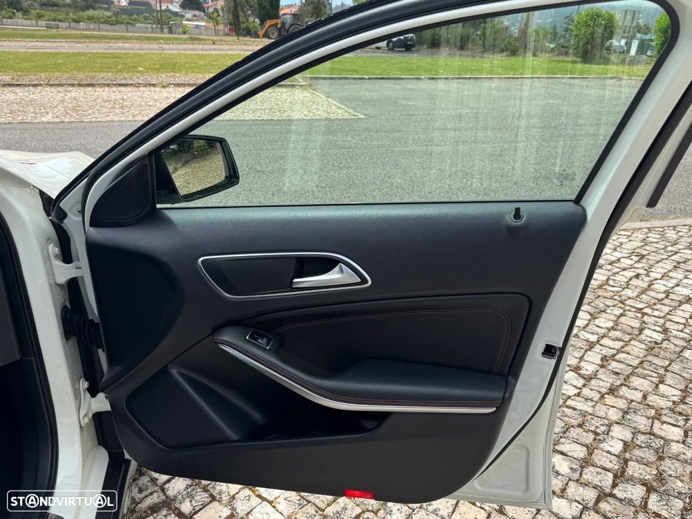 Mercedes-Benz GLA 220 CDI 7G-DCT AMG Line - 22