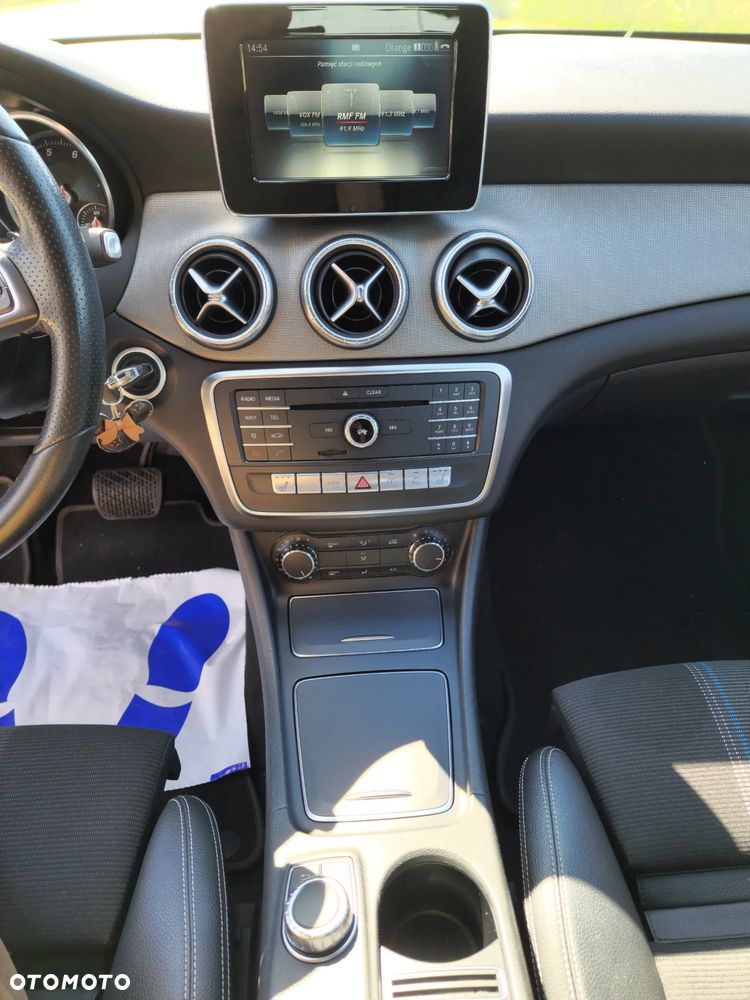 Mercedes-Benz CLA 180 7G-DCT - 14