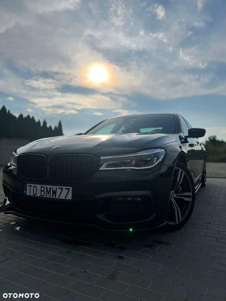 BMW Seria 7 750i xDrive - 14