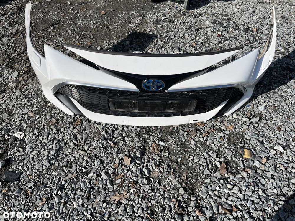 Zderzak przód Toyota Corolla E21 040 6xPDC - 1