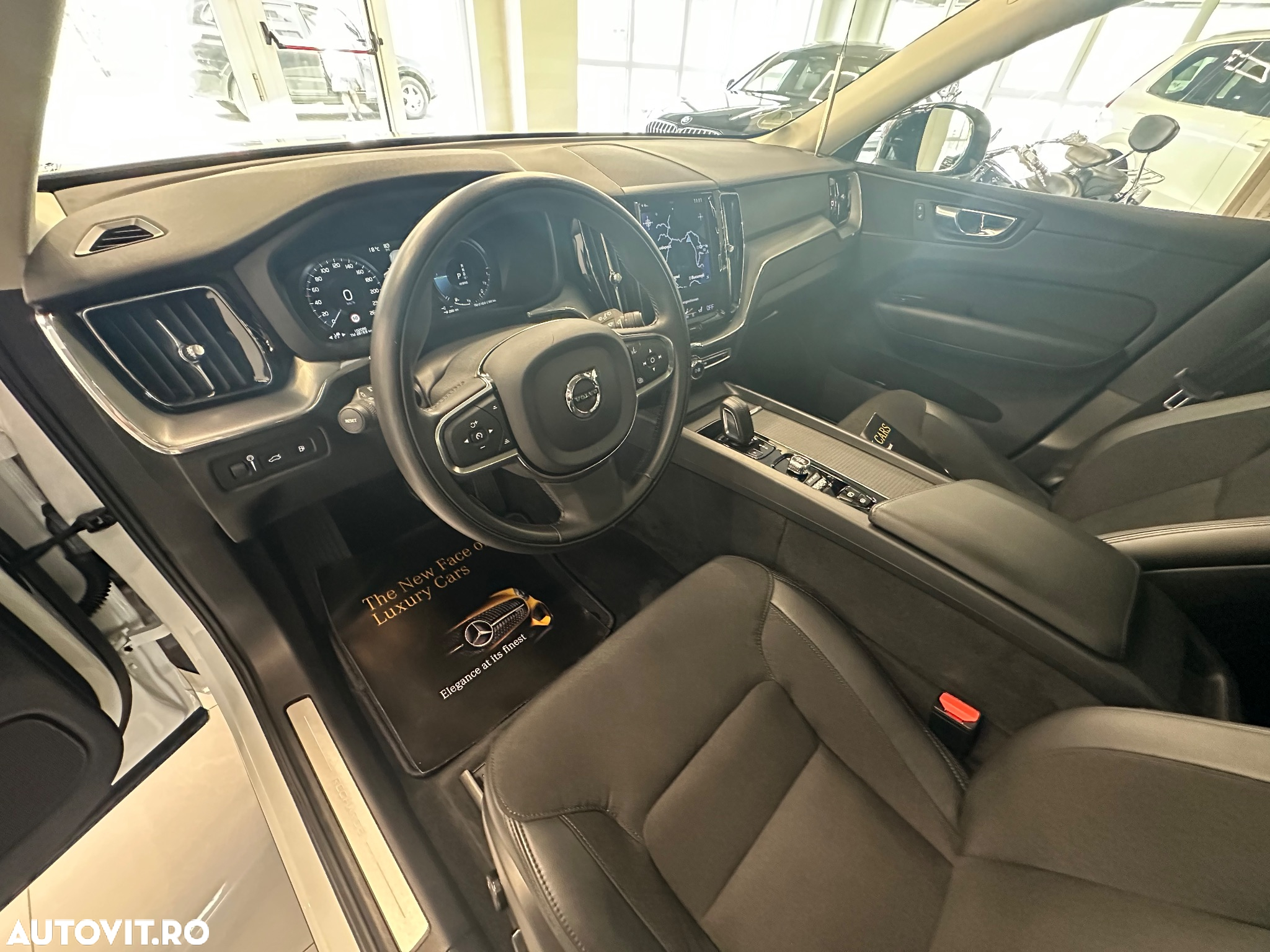 Volvo XC 60 T6 AWD Recharge Geartronic RDesign Expression - 24