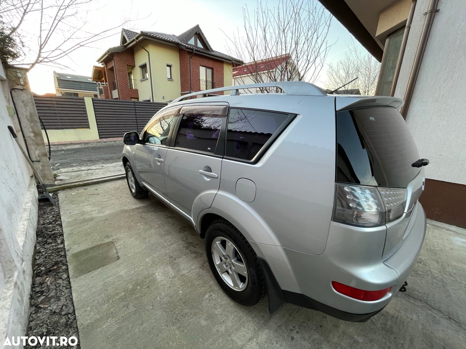 Mitsubishi Outlander - 3