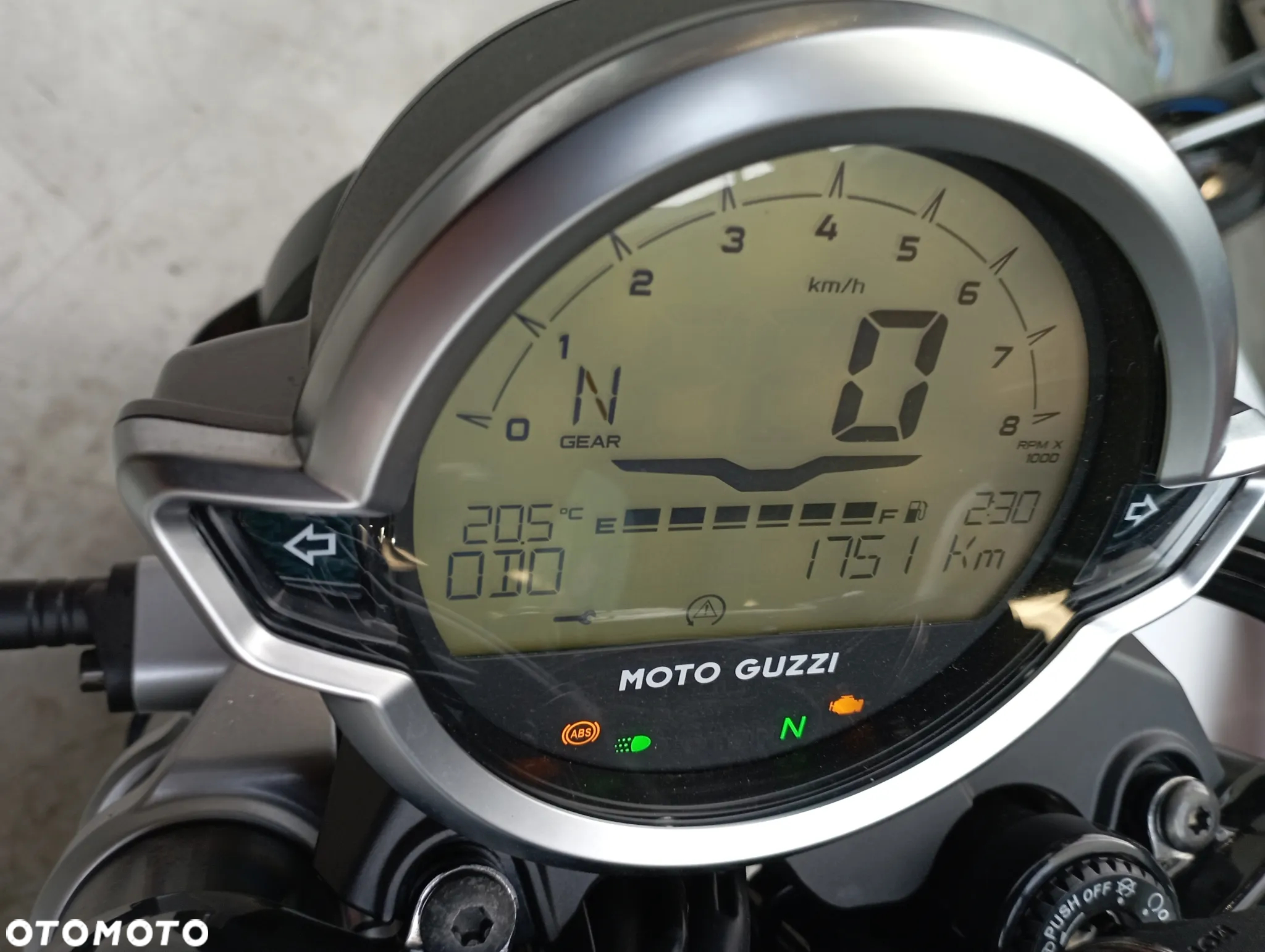 Moto Guzzi V7 - 10