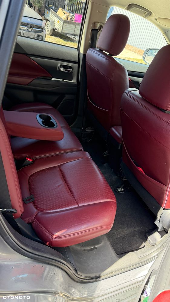 Mitsubishi Outlander 2.2 DI-D 4WD Plus - 17