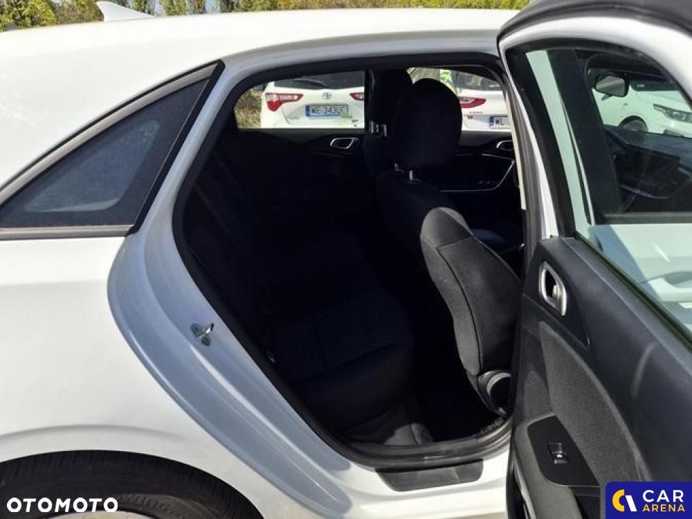 Kia Ceed - 33