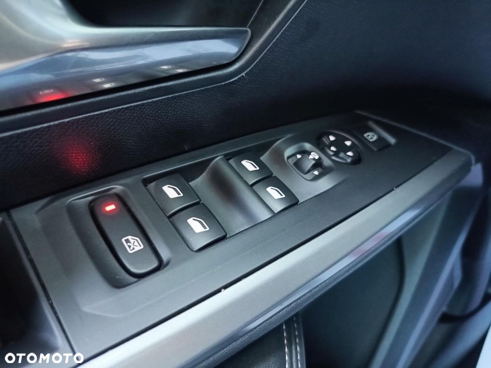 Peugeot 3008 1.2 PureTech mHEV Allure Pack S&S e-DCS6 - 24