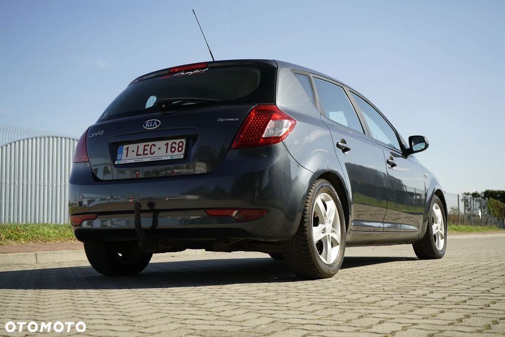 Kia Ceed 1.6 CRDi 90 Vision - 11