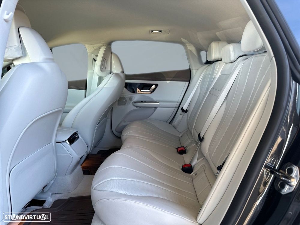 Mercedes-Benz EQE 350 - 12