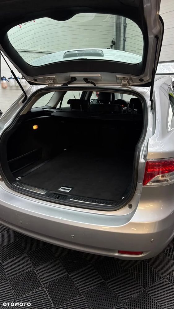 Toyota Avensis 1.8 Sol - 17