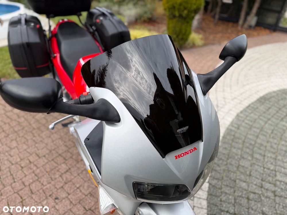 Honda VFR - 3