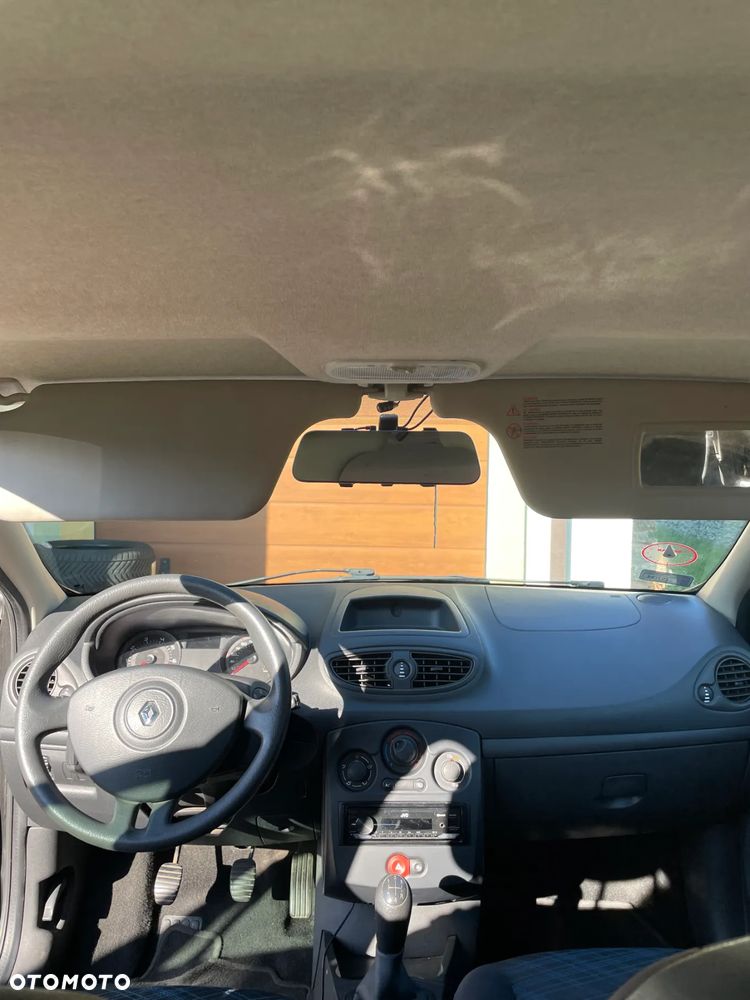 Renault Clio - 32