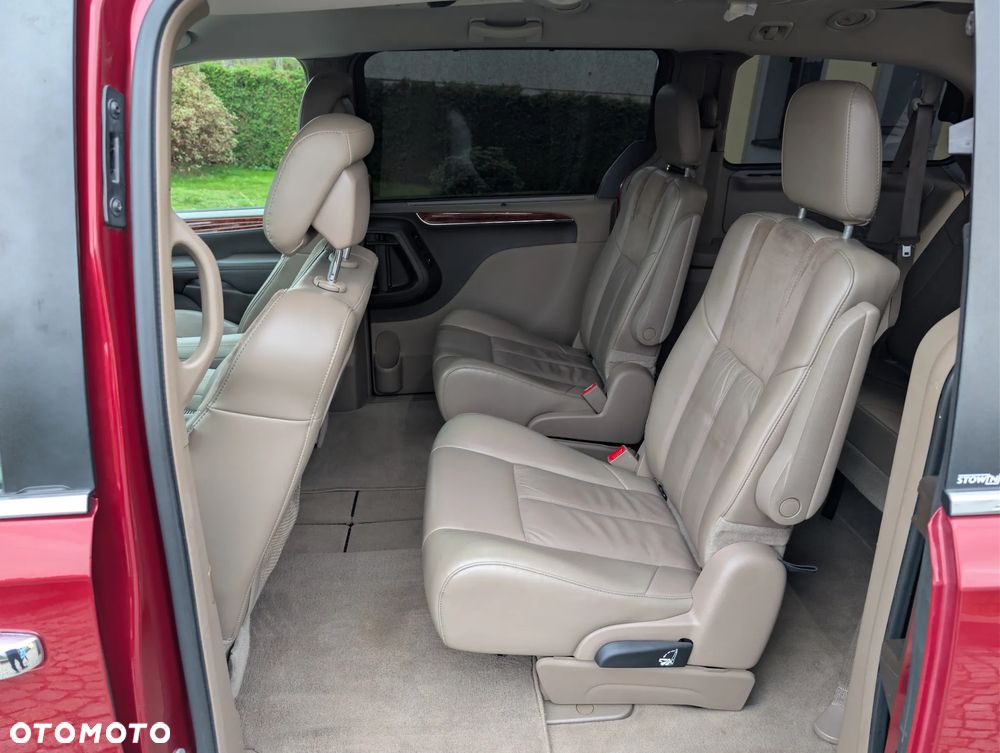 Chrysler Town & Country 3.6 Limited - 10