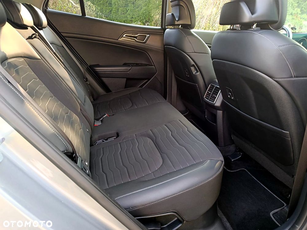 Kia Sportage ver-1-6-t--gdi-hev-executive-2wd - 17