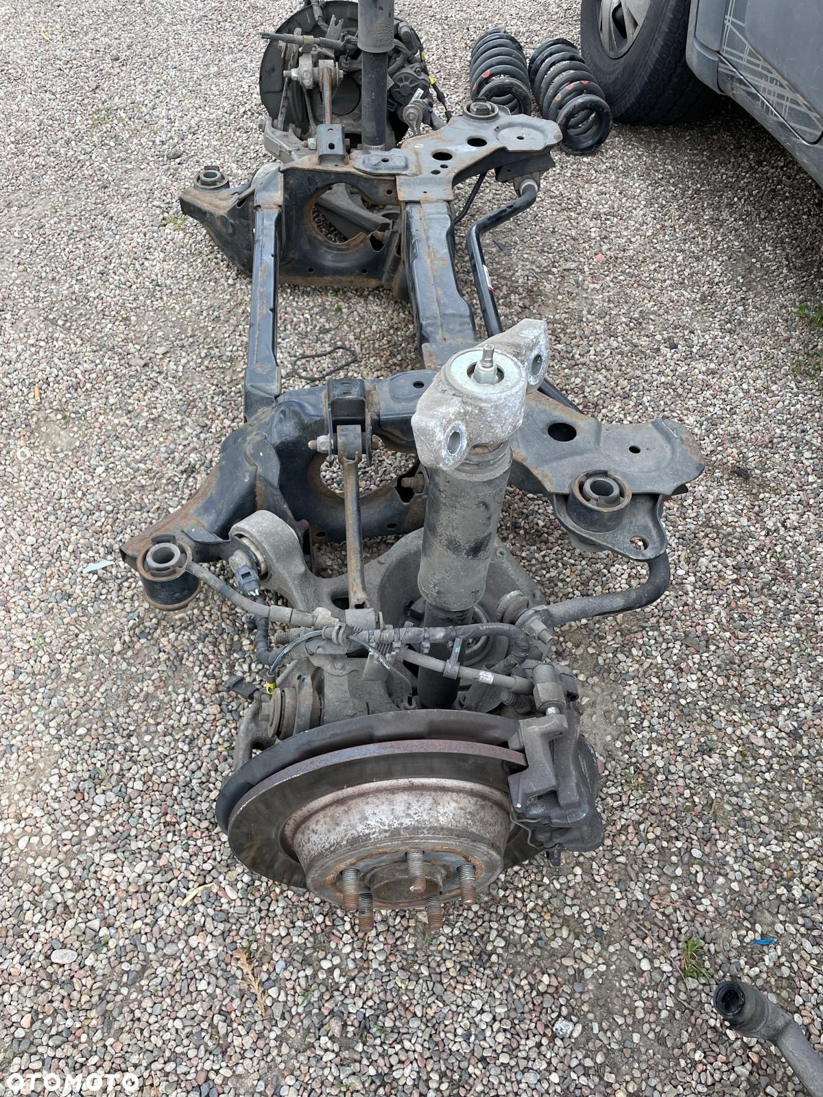 Ford S-Max II 17r. 2.0 diesel tylne zawieszenie - 2
