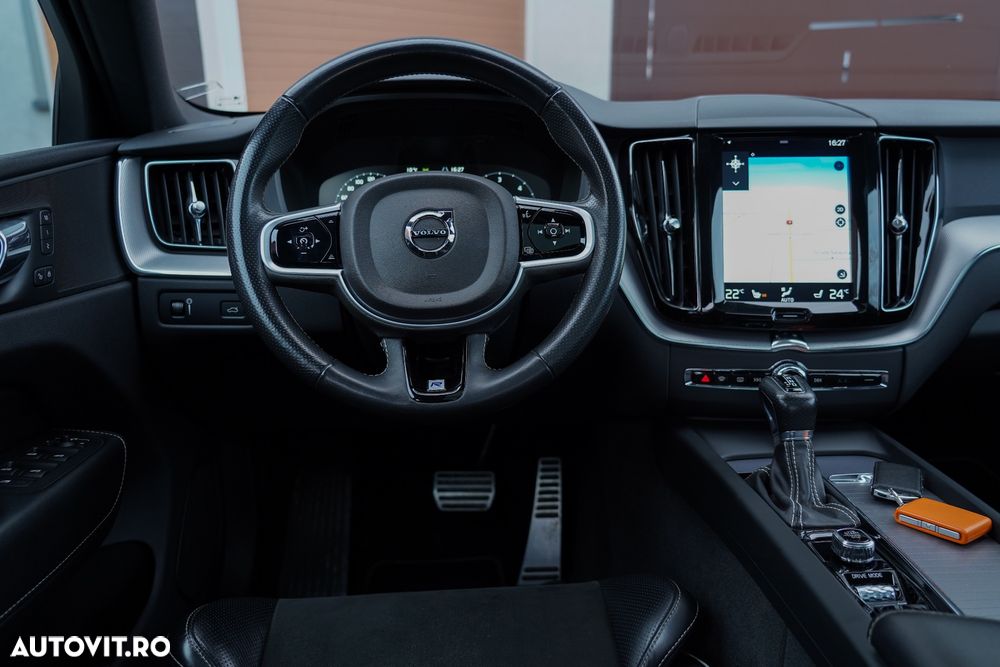 Volvo XC 60 D5 AWD Geartronic RDesign - 25