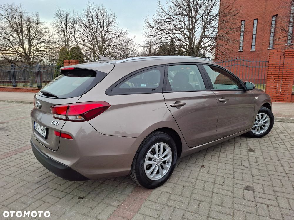 Hyundai i30 1.5 DPI Classic + - 7