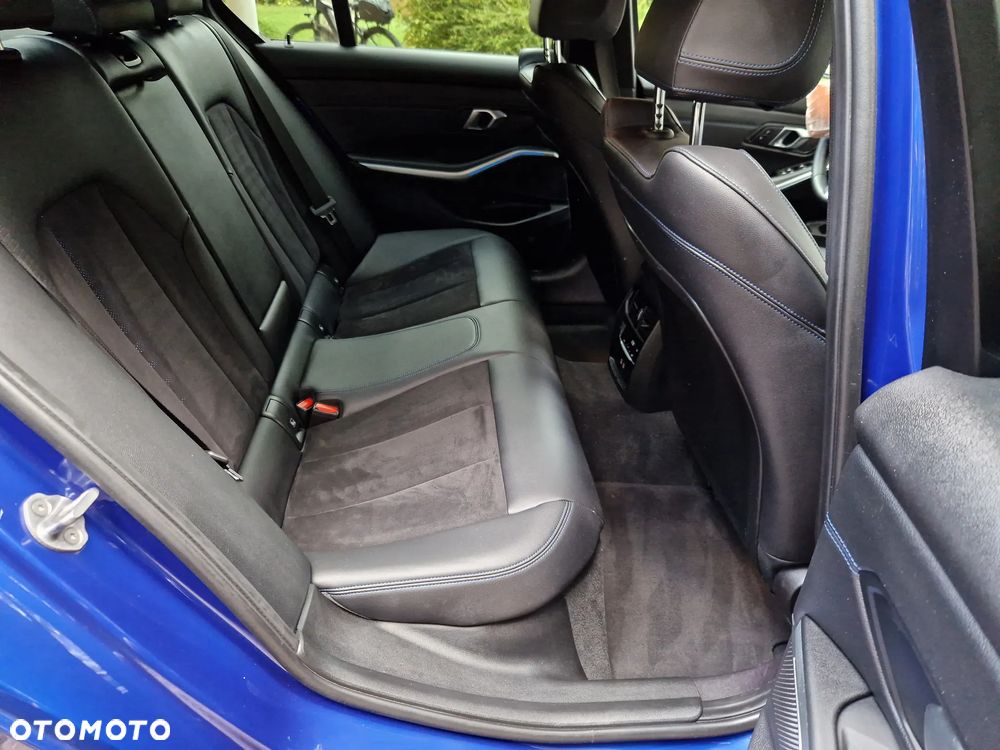 BMW Seria 3 318i M Sport - 9