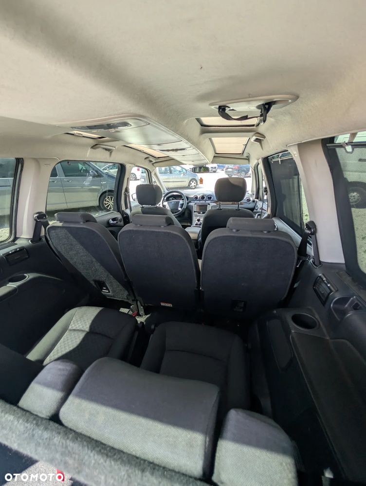 Ford Galaxy 2.2 TDCi Ghia - 11