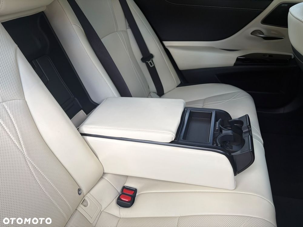 Lexus ES 300h Prestige - 29