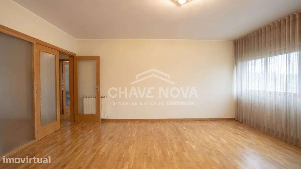T4 c/ Garagem para 2 Viaturas em Santa Marinha - CO - Grande imagem: 2/10