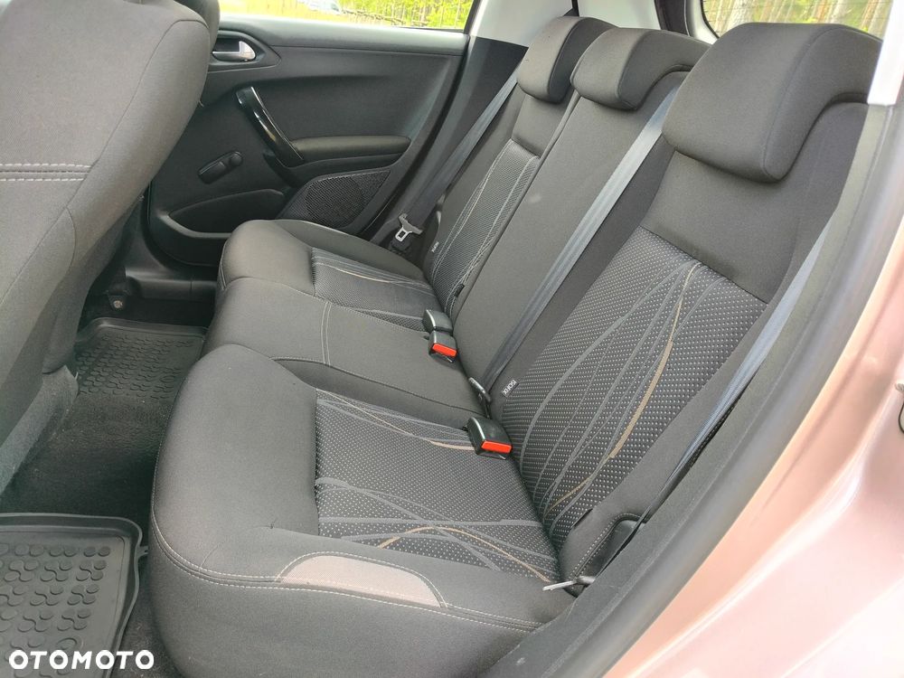 Peugeot 208 1.2 PureTech Active - 12