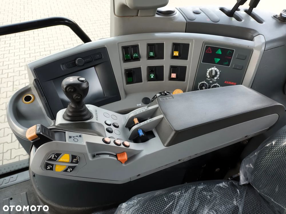 Claas Axion 840 CEBIS - 17