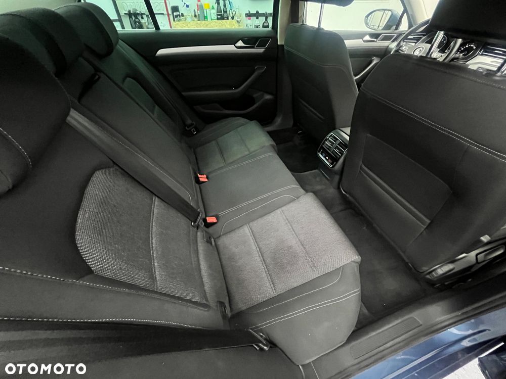 Volkswagen Passat - 22