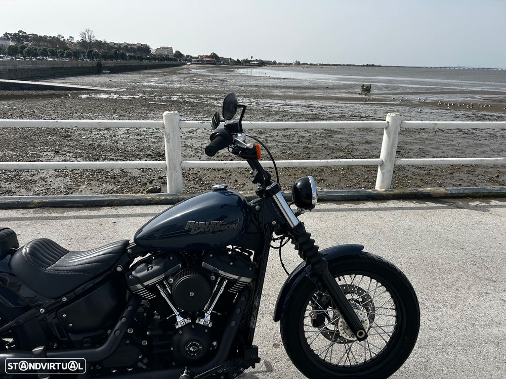 Harley-Davidson Softail Street Bob - 25