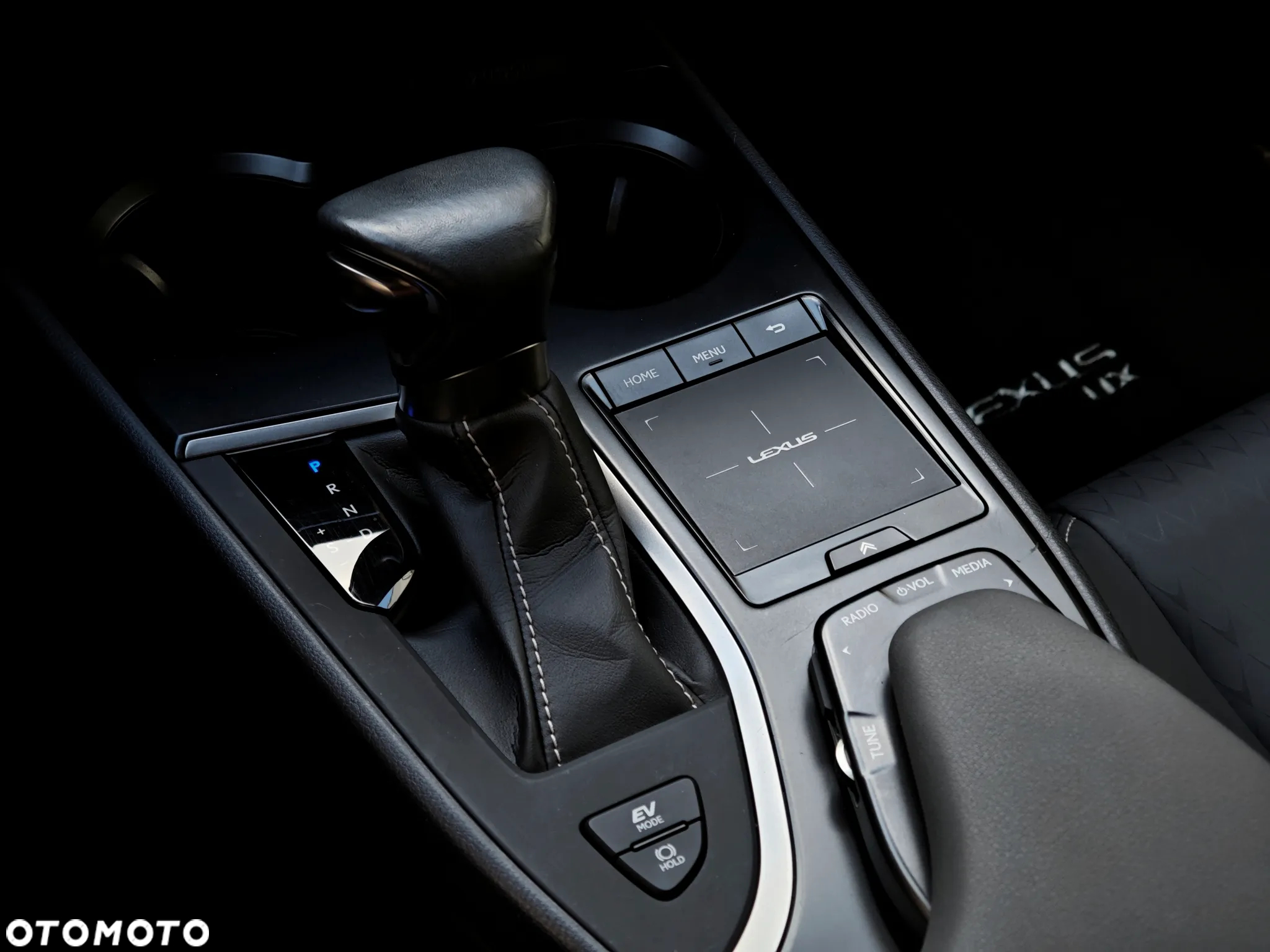Lexus UX 250h GPF F Impression 2WD - 36