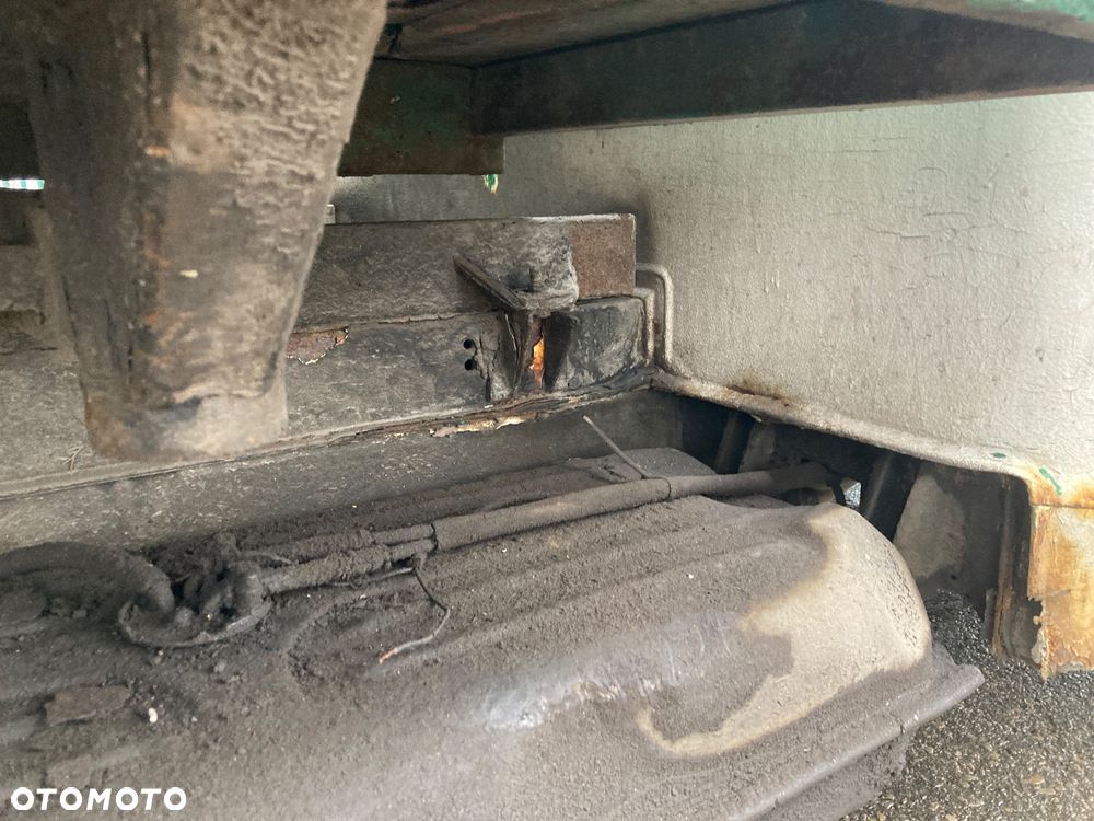 Mercedes-Benz 410 - 10