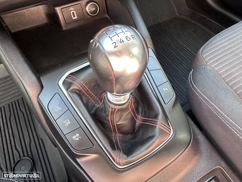 Ford Focus 1.0 EcoBoost S&S TITANIUM - 24