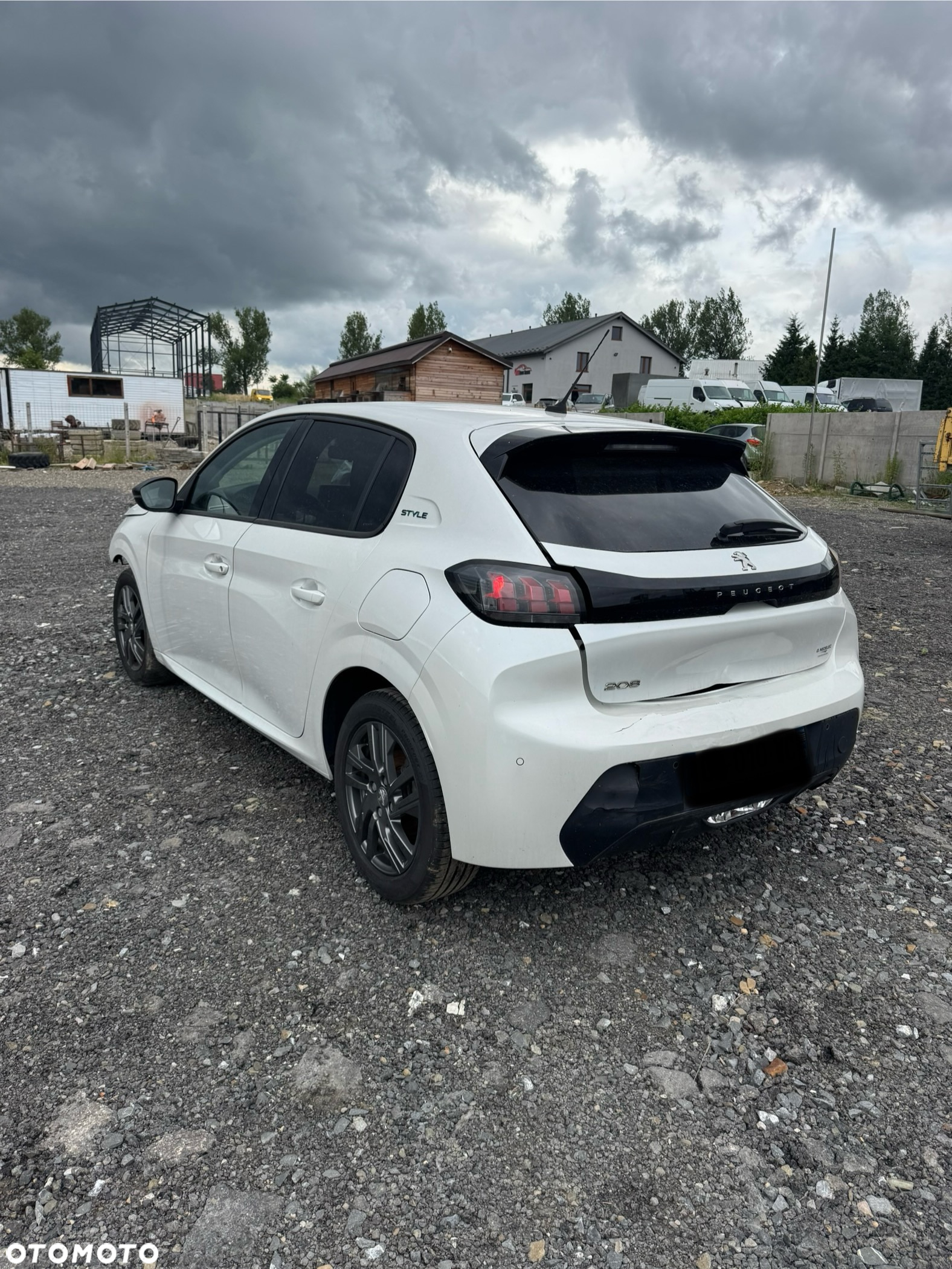 Peugeot 208 - 16